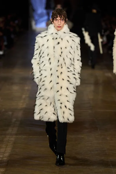 Look 38